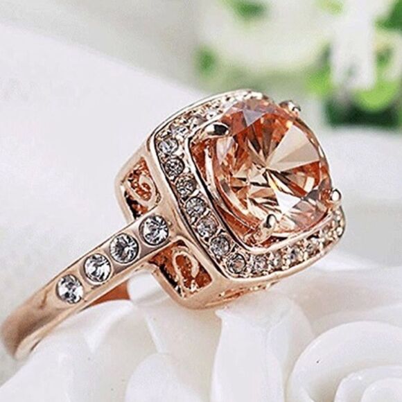 NEW Yellow Cubic Zirconia Topaz Ring - Picture 1 of 7
